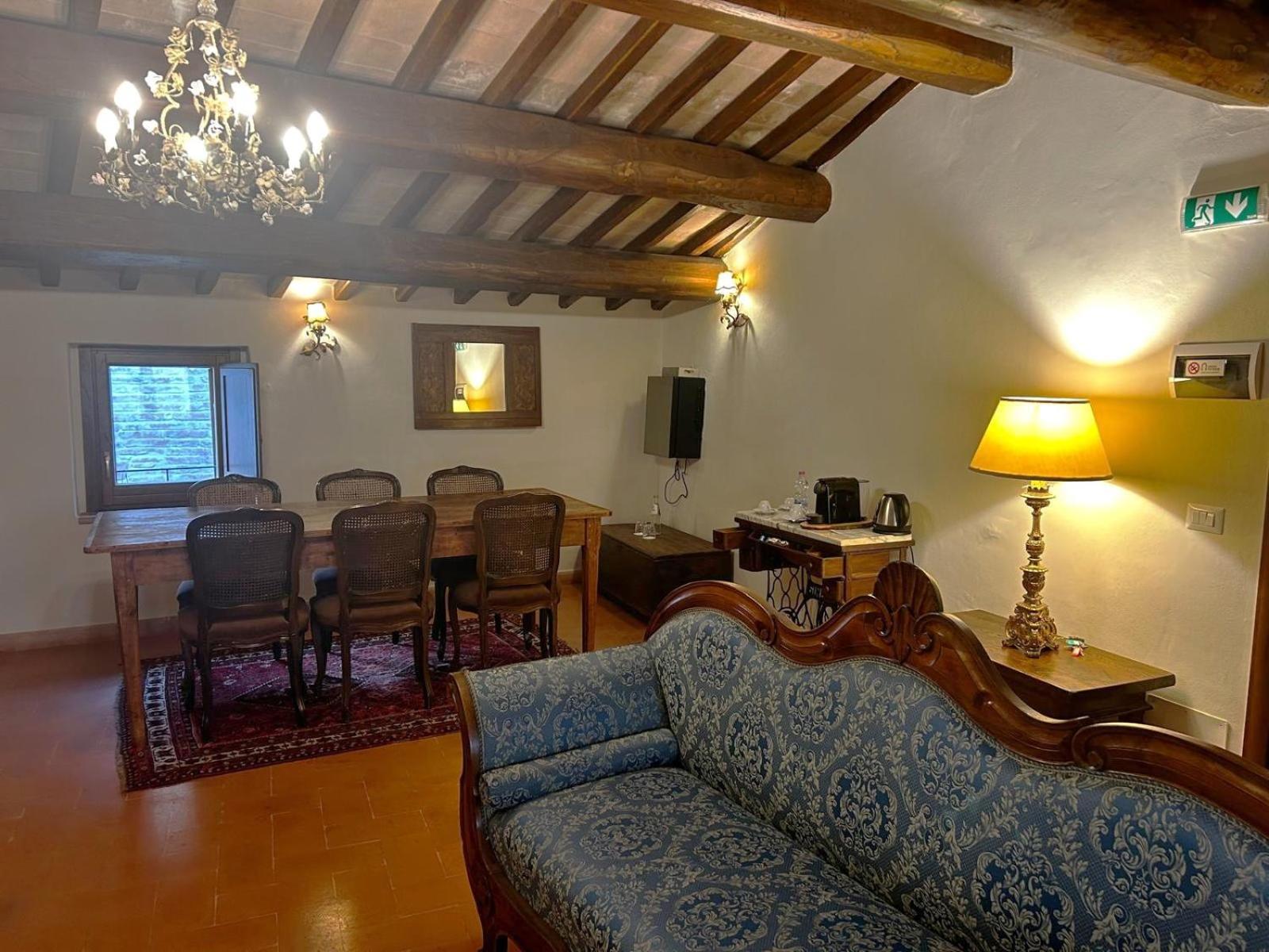 Hotel Borgo Petroro Todi Esterno foto